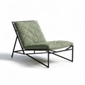 Sessel aus grünem quilted stoff mit schwarzem metallgestell 80 x 70 x 70cm